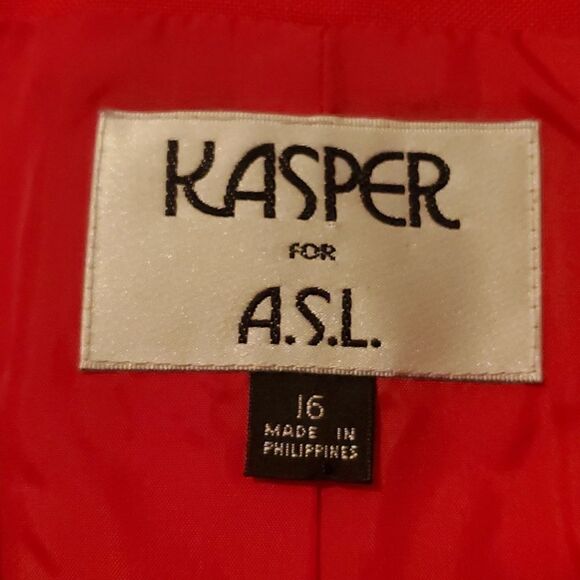 Vintage KASPER blazer with gold accents and padded shoulders 16 - Picture 2 of 7